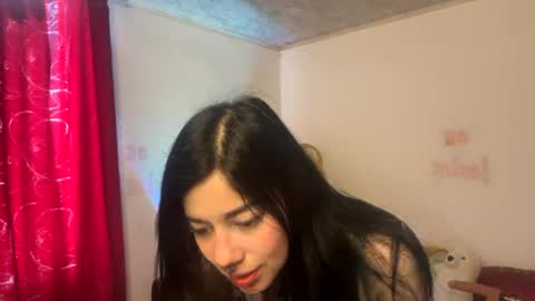 Snapshot of alicekingdom chatting on August 5, 8:44 pm Alicekingdom online show from August 5, 8:44 pm
