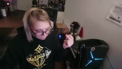 Snapshot of aliceliddell710 chatting on September 13, 2:33 am Alice Liddell online show from September 13, 2:33 am