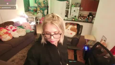 Snapshot of aliceliddell710 chatting on September 20, 4:35 am Alice Liddell online show from September 20, 4:35 am