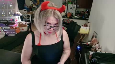 Snapshot of aliceliddell710 chatting on October 9, 3:15 am Alice Liddell online show from October 9, 3:15 am