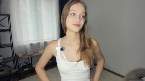 Snapshot of alicemelison chatting on October 12, 8:02 am Serena online show from October 12, 8:02 am