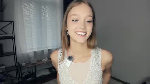 Snapshot of alicemelison chatting on October 16, 8:37 am Serena online show from October 16, 8:37 am