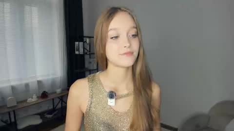 Snapshot of alicemelison chatting on October 20, 8:04 am Serena online show from October 20, 8:04 am