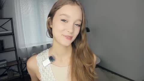 Snapshot of alicemelison chatting on November 19, 9:09 am Serena online show from November 19, 9:09 am