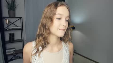 Snapshot of alicemelison chatting on December 14, 6:08 am Serena online show from December 14, 6:08 am