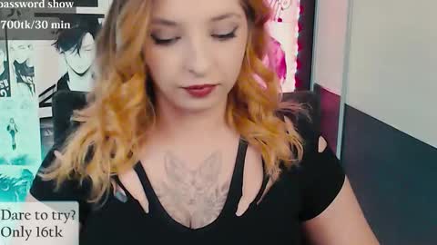 aliceriddle1 online show from December 1, 7:41 pm