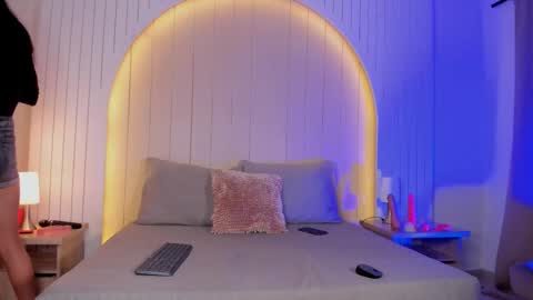 Snapshot of alicesandoval_ chatting on December 14, 11:37 am ALICE online show from December 14, 11:37 am