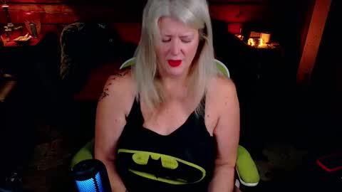 Snapshot of alicescuriosity chatting on November 26, 5:30 am Alices Curiosity online show from November 26, 5:30 am