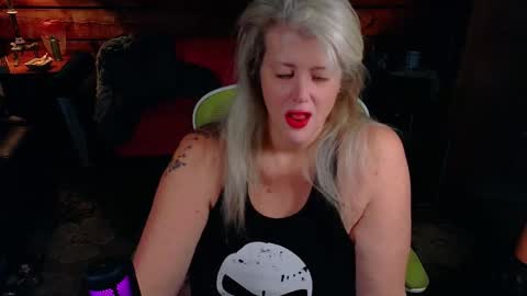 Snapshot of alicescuriosity chatting on November 30, 5:44 am Alices Curiosity online show from November 30, 5:44 am