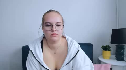 alicesensitive online show from October 25, 8:55 am