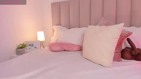 Snapshot of aliceveraa_ chatting on December 5, 11:18 pm Alice Vera online show from December 5, 11:18 pm