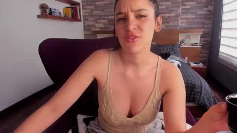 Snapshot of alicewillow chatting on December 21, 5:53 pm Alice online show from December 21, 5:53 pm