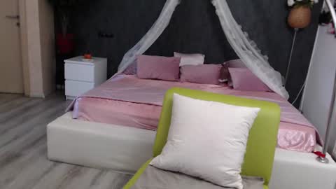 Snapshot of alicewiss chatting on June 26, 7:57 am alicewiss online show from June 26, 7:57 am