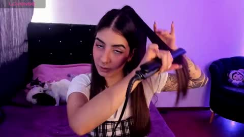 Snapshot of alicewoodville chatting on December 27, 9:43 pm Alice online show from December 27, 9:43 pm