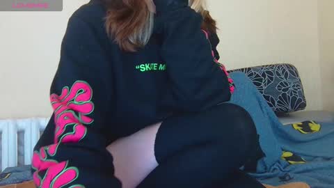 Snapshot of alicewoolfy chatting on October 25, 11:21 pm AliceWoolfy online show from October 25, 11:21 pm