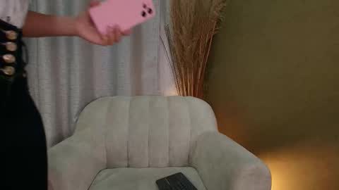 Snapshot of alicia__kiss chatting on March 1, 12:56 pm Salome online show from March 1, 12:56 pm