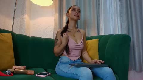 Snapshot of alicia__kiss chatting on March 5, 12:44 pm Salome online show from March 5, 12:44 pm