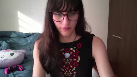 Snapshot of alicia_love29 chatting on December 5, 9:17 pm Alice online show from December 5, 9:17 pm