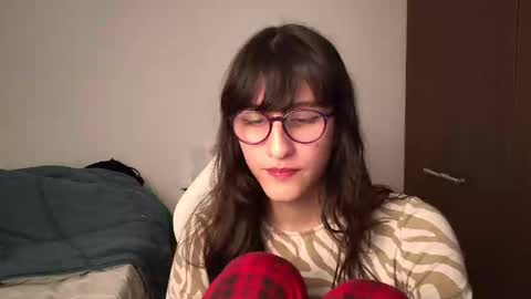 Snapshot of alicia_love29 chatting on December 11, 12:12 pm Alice online show from December 11, 12:12 pm