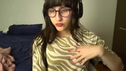 Snapshot of alicia_love29 chatting on January 6, 4:15 am Alice online show from January 6, 4:15 am