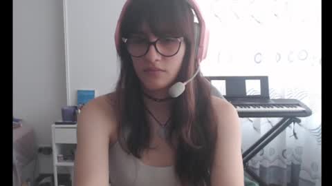 Snapshot of alicia_love29 chatting on May 23, 4:55 pm Alice online show from May 23, 4:55 pm
