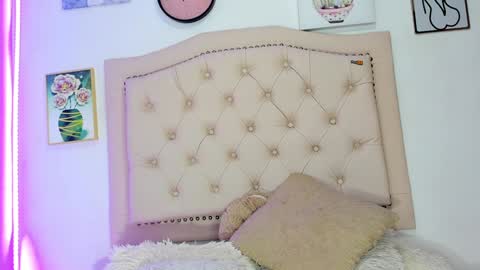 Snapshot of alicia_trece chatting on February 7, 1:36 am online show from February 7, 1:36 am