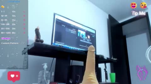 alicia_whittee online show from October 2, 10:22 am