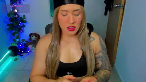 Jennyfer online show from October 9, 8:40 pm