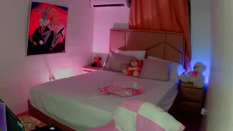 Snapshot of aliciabiden chatting on March 2, 9:53 am aliciabiden online show from March 2, 9:53 am