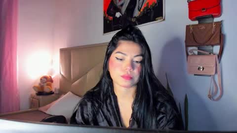 Snapshot of aliciabiden chatting on September 15, 9:09 am aliciabiden online show from September 15, 9:09 am