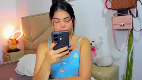 Snapshot of aliciabiden chatting on October 15, 4:45 am aliciabiden online show from October 15, 4:45 am