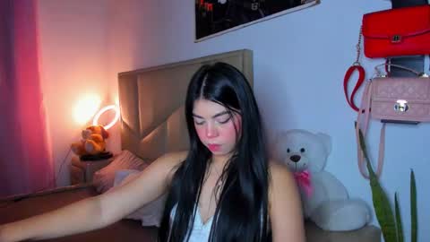 Snapshot of aliciabiden chatting on October 22, 4:35 am aliciabiden online show from October 22, 4:35 am