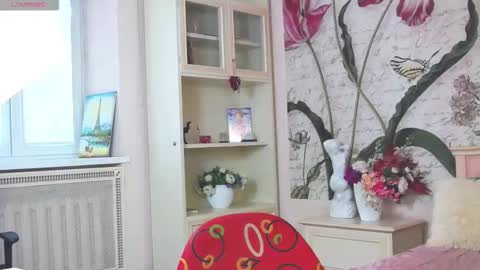 Veronica online show from March 9, 2:32 pm