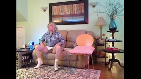 Alicia deHart  Help me reach 1000 Followers. Its FREE online show from April 5, 8:50 pm