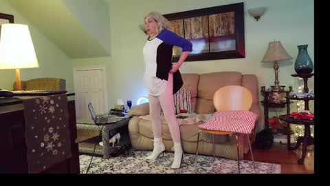 Alicia deHart  Help me reach 1000 Followers. Its FREE online show from April 12, 8:25 pm