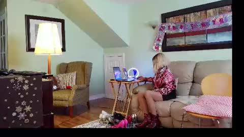 Alicia deHart  Help me reach 1000 Followers. Its FREE online show from June 21, 7:05 pm