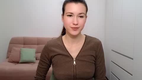 Snapshot of alicianoveli chatting on January 18, 10:28 am alicianoveli online show from January 18, 10:28 am