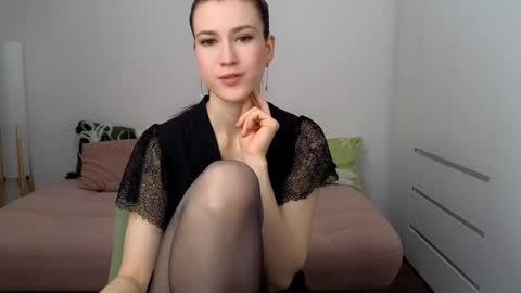 Snapshot of alicianoveli chatting on December 16, 8:19 am alicianoveli online show from December 16, 8:19 am