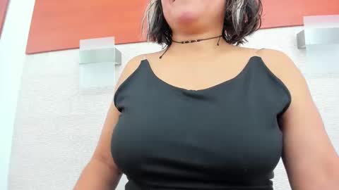 im tutti online show from December 18, 2:06 am