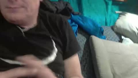 Snapshot of alienlifeproductions chatting on December 17, 11:49 am AlienLifestyle Productions - A Gay Guy and his Straight Friend online show from December 17, 11:49 am