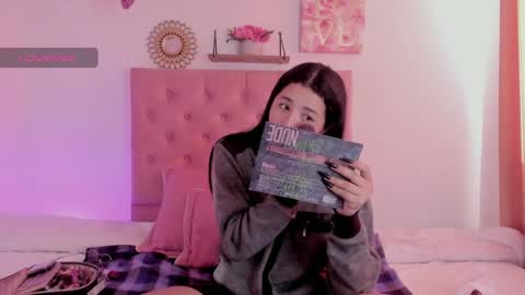 Snapshot of aliice_walker_ chatting on December 5, 12:11 pm aliice_walker_ online show from December 5, 12:11 pm