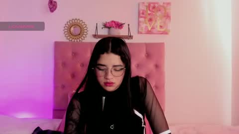 Snapshot of aliice_walker_ chatting on December 5, 3:39 pm aliice_walker_ online show from December 5, 3:39 pm