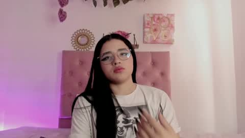 Snapshot of aliice_walker_ chatting on December 6, 3:33 pm aliice_walker_ online show from December 6, 3:33 pm