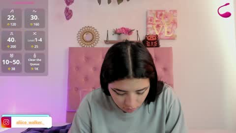 Snapshot of aliice_walker_ chatting on December 7, 12:13 pm aliice_walker_ online show from December 7, 12:13 pm