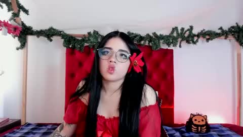 Snapshot of aliice_walker_ chatting on December 10, 5:33 pm aliice_walker_ online show from December 10, 5:33 pm