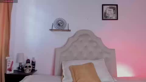 Snapshot of aliice_walker_ chatting on September 15, 1:33 pm aliice_walker_ online show from September 15, 1:33 pm