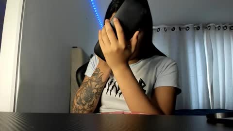 Snapshot of aliice_walker_ chatting on October 17, 12:19 pm aliice_walker_ online show from October 17, 12:19 pm