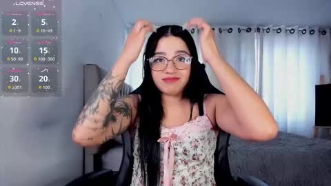 Snapshot of aliice_walker_ chatting on November 19, 9:26 pm aliice_walker_ online show from November 19, 9:26 pm