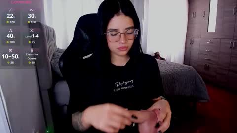 Snapshot of aliice_walker_ chatting on December 3, 4:27 pm aliice_walker_ online show from December 3, 4:27 pm