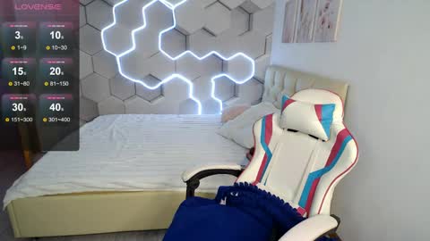 Snapshot of aliicemeow chatting on May 8, 9:47 am aliicemeow online show from May 8, 9:47 am